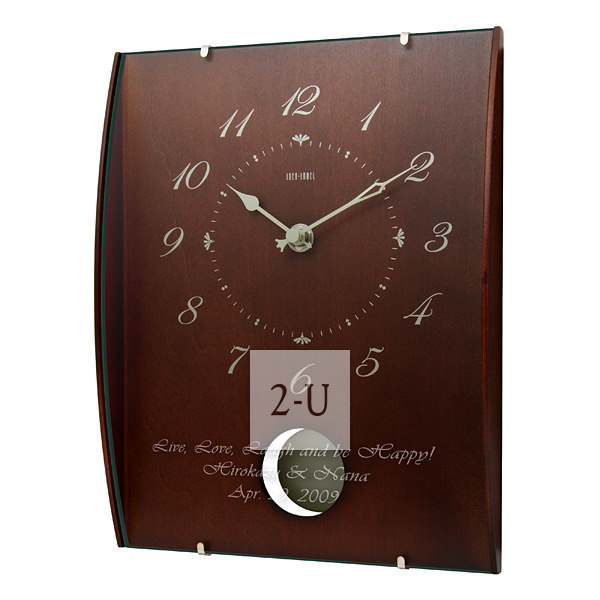 棕色木製電波鬧鐘