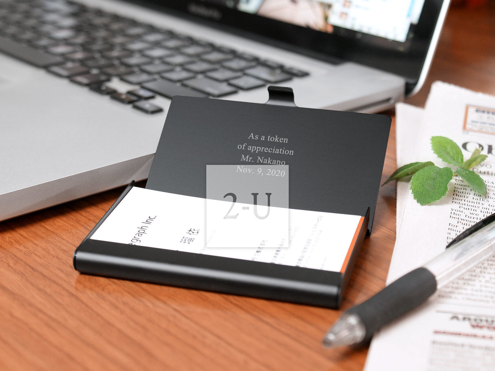 裝載第一張名片的畢業紀唸品