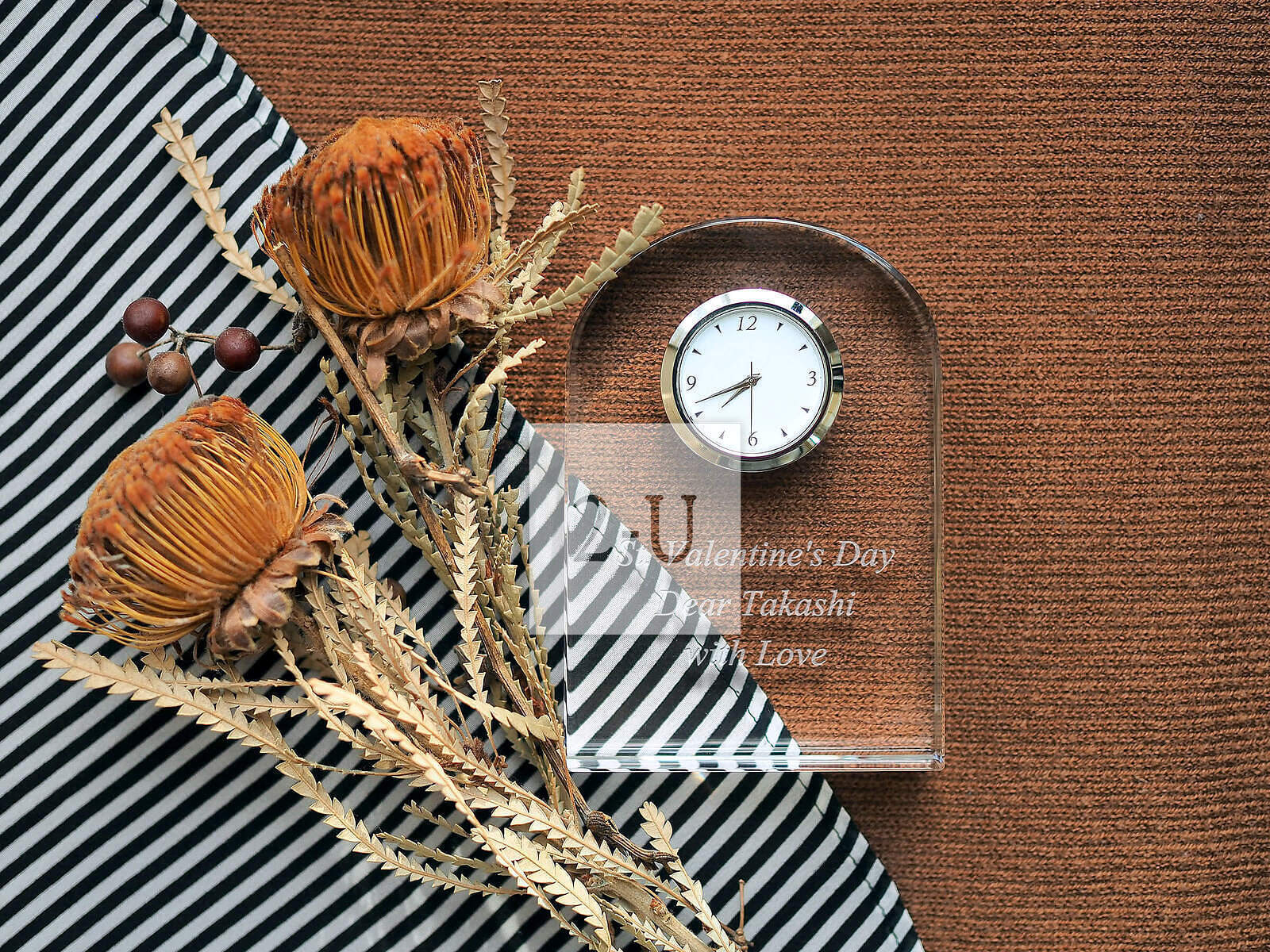 放在辦公桌或書房浬，一份來自傢人的情人節牽掛