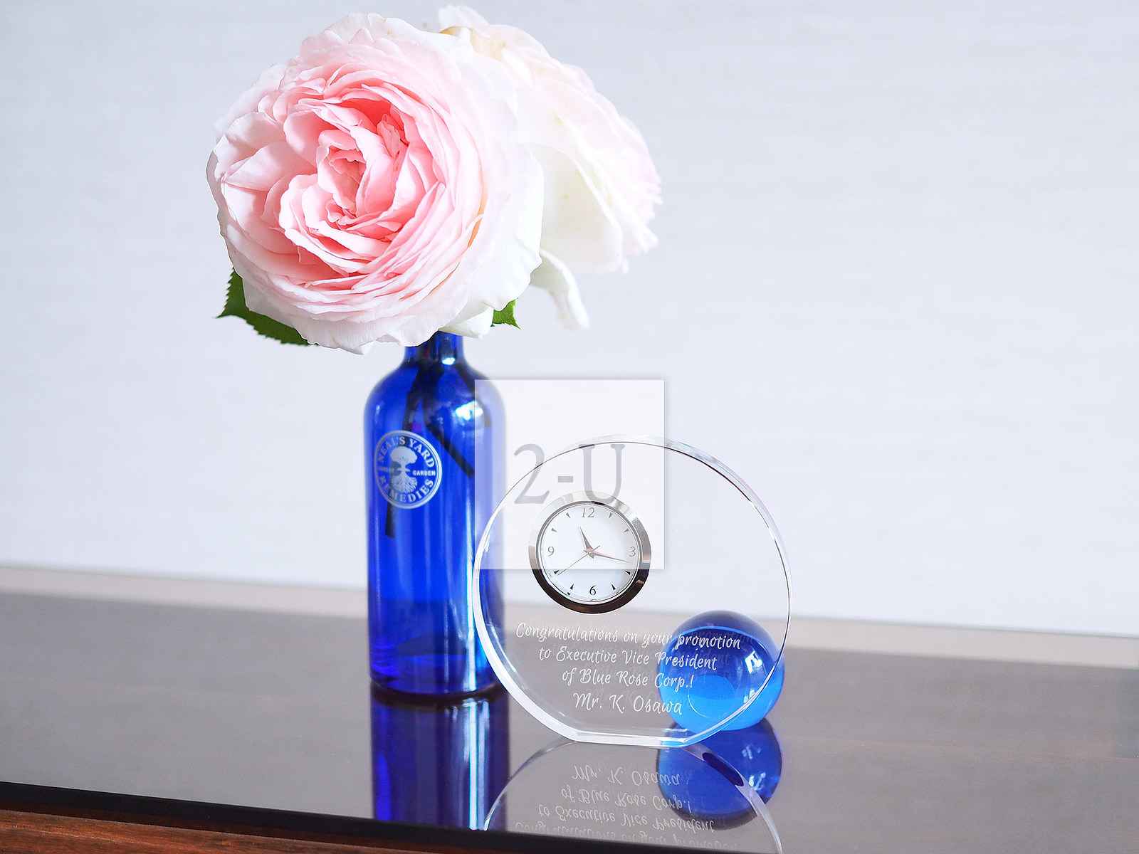 與董事大辦公桌相得益彰的水晶時鐘